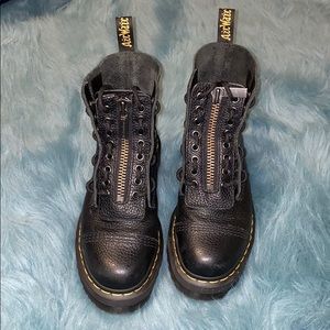DOC MARTEN’s SINCLAIR BOOT. Size US 7